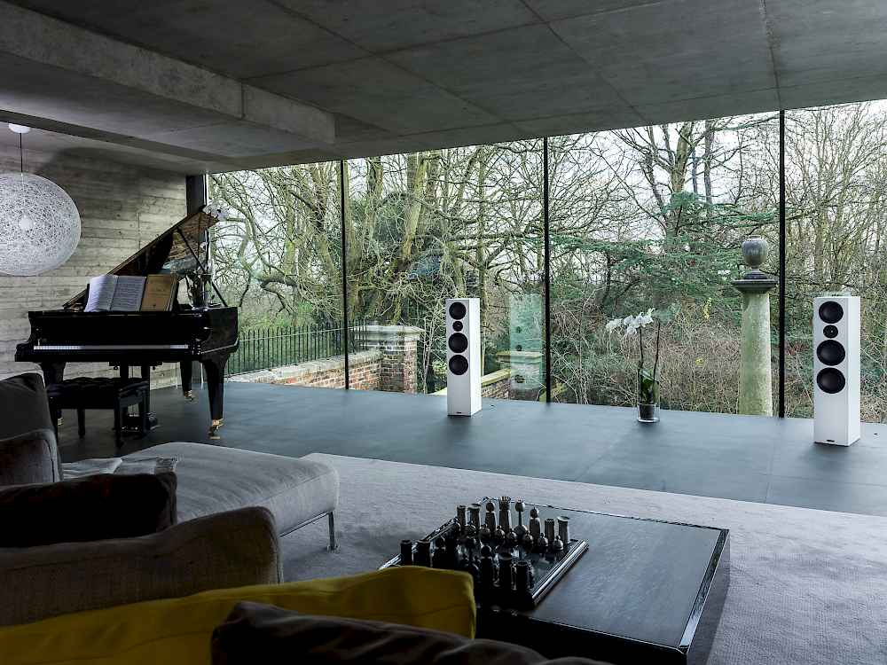 MISSION LX-5 on location in Highgate, London